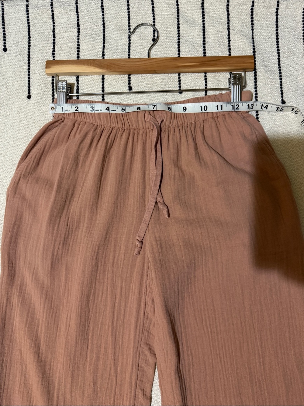 Aritzia Wide Leg Pants in Dusty Rose - Picture 3 of 10